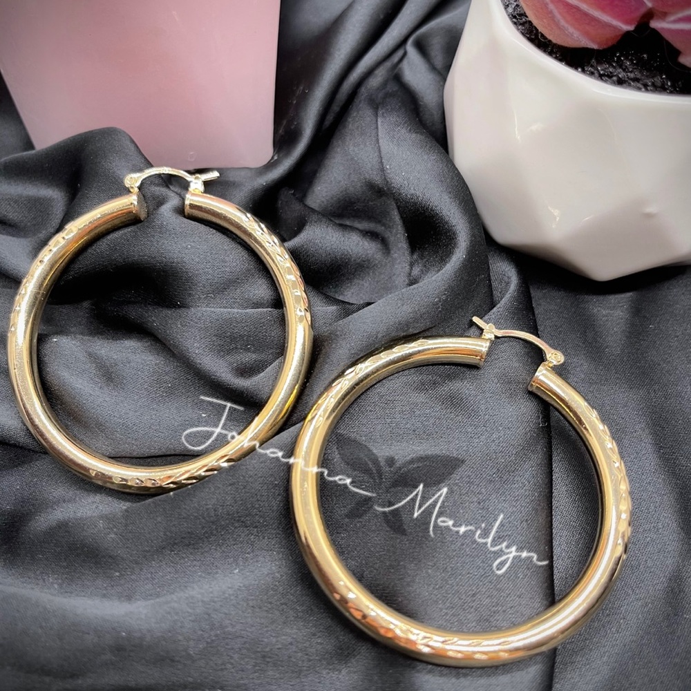 18k Gold Filled Diamond Cut Hoop Earrings 2” ✨ Also available in 1.25” & 1.5”